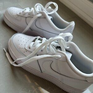 Air Force 1 Boys Size 6 White Shoes